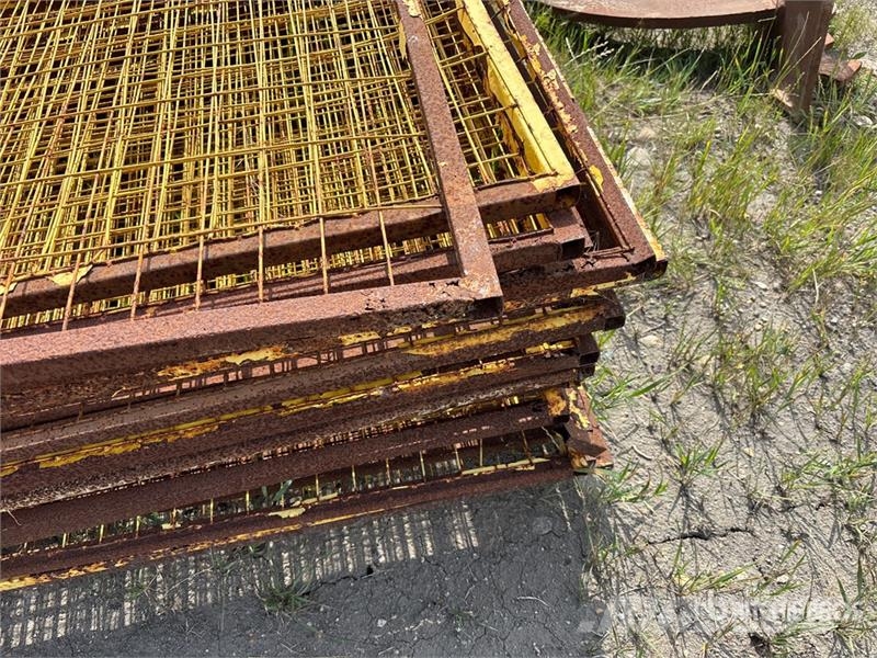 Quantity of 9 ft 6 in x 70 in Temporary Site Fence Other components