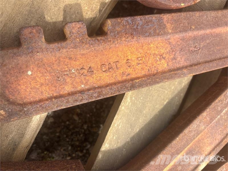 Quantity of (9) Ripper Shanks - Fits Motor Grader Drugi deli