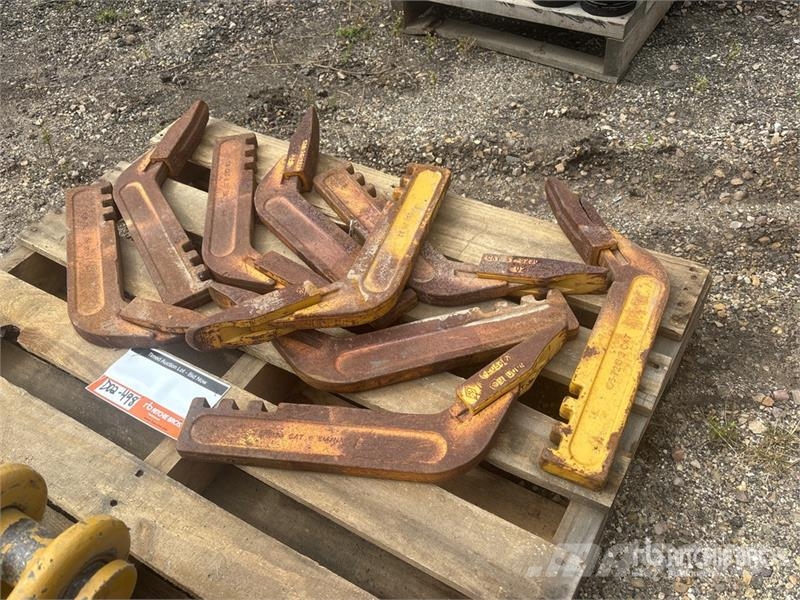 Quantity of (9) Ripper Shanks - Fits Motor Grader Drugi deli