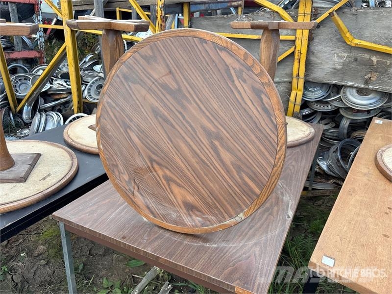  Quantity of (9) Tables معدات البناء - غير ذلك
