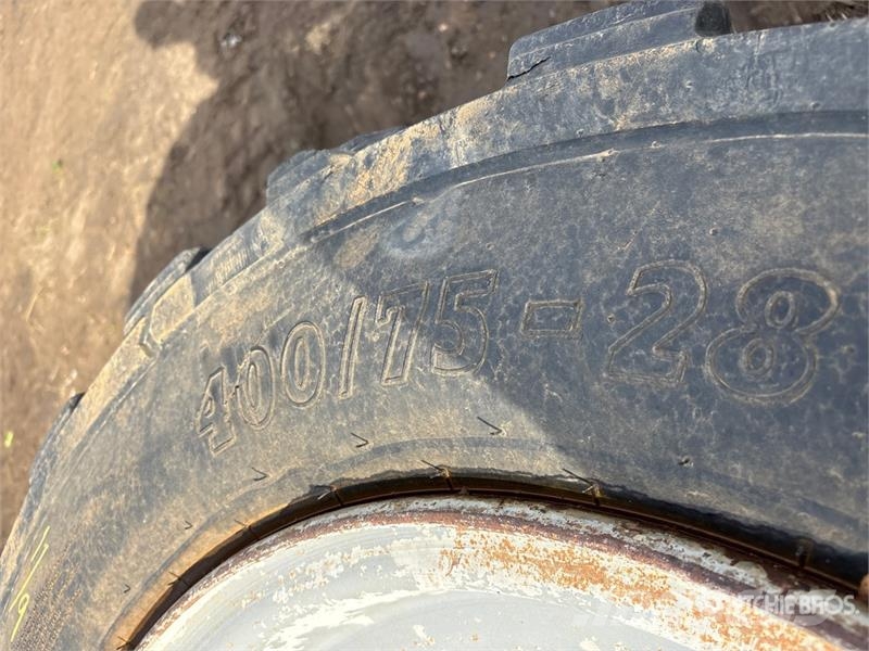  Quantity of (9) Tires - Fits Telehandler الإطارات والعجلات والحافات