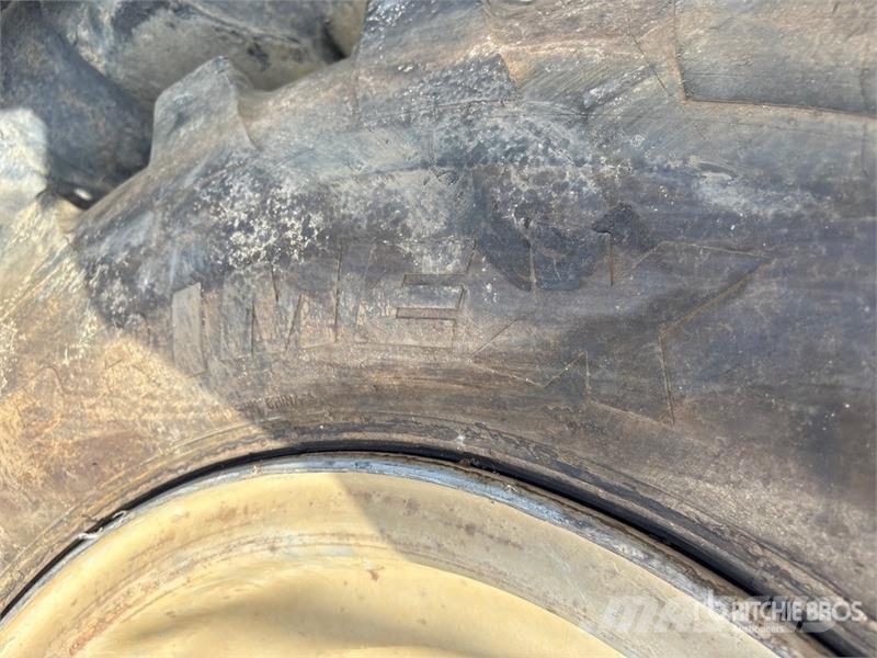  Quantity of (9) Tires - Fits Telehandler الإطارات والعجلات والحافات