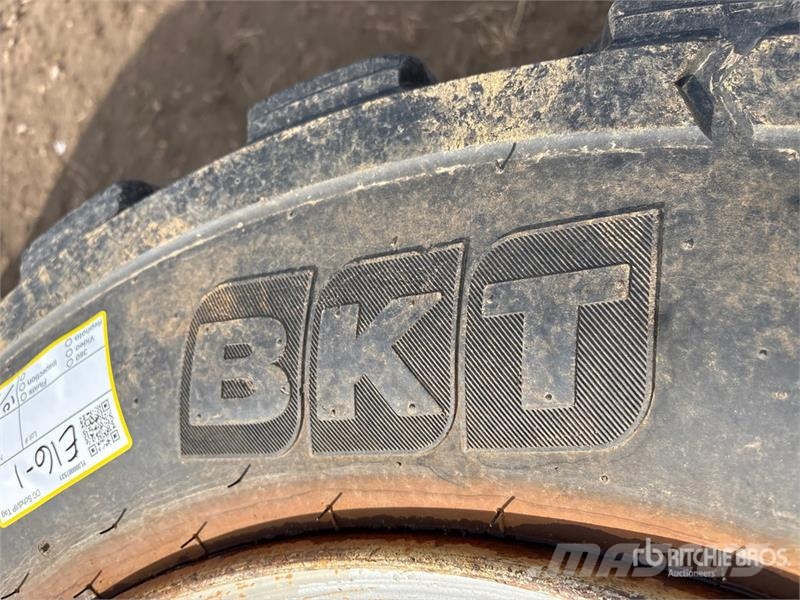  Quantity of (9) Tires - Fits Telehandler الإطارات والعجلات والحافات