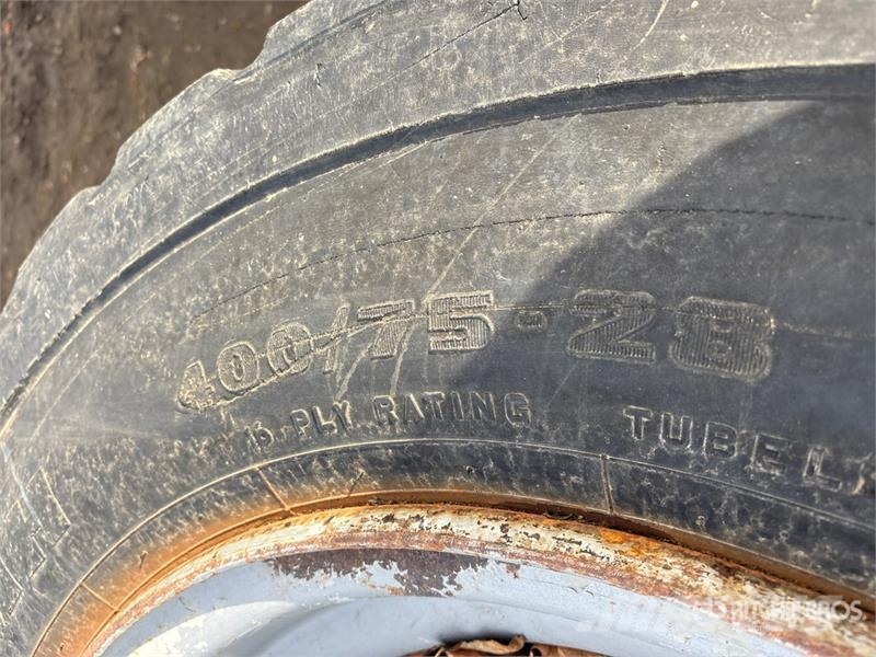  Quantity of (9) Tires - Fits Telehandler الإطارات والعجلات والحافات