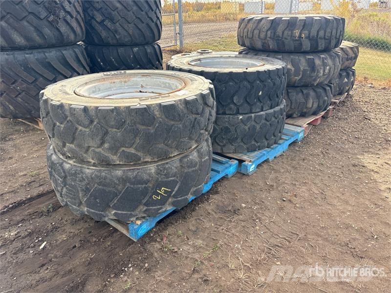  Quantity of (9) Tires - Fits Telehandler الإطارات والعجلات والحافات