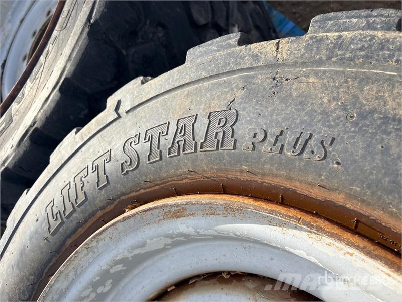  Quantity of (9) Tires - Fits Telehandler الإطارات والعجلات والحافات