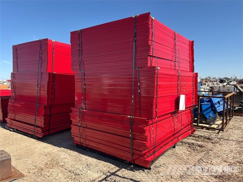 Quantity of (90) Canex 8 ft x 6 ft Powder Coated S Kiti naudoti statybos komponentai