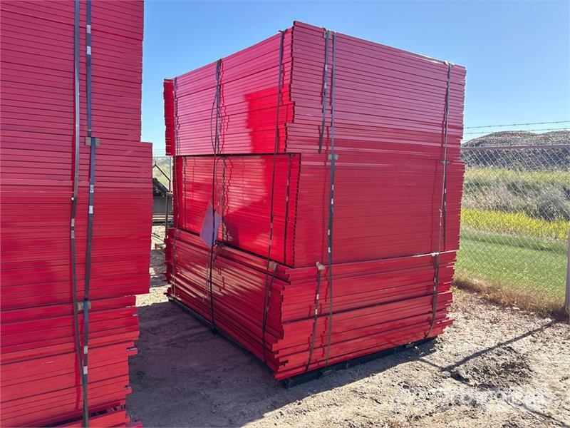 Quantity of (90) Canex 8 ft x 6 ft Powder Coated S Kiti naudoti statybos komponentai