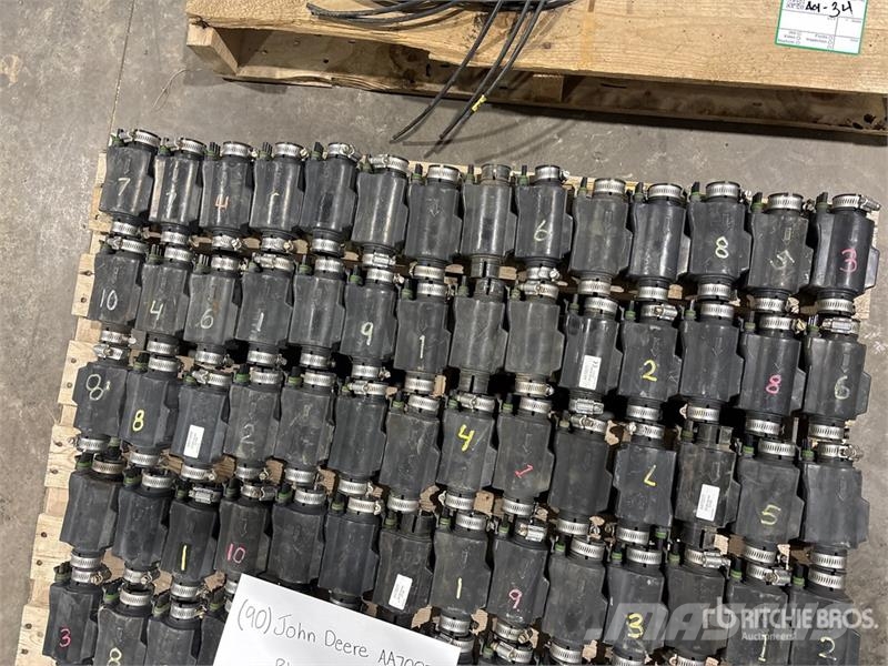 Quantity of (90) John Deere AA70077 Blockage Senso Kiti naudoti statybos komponentai