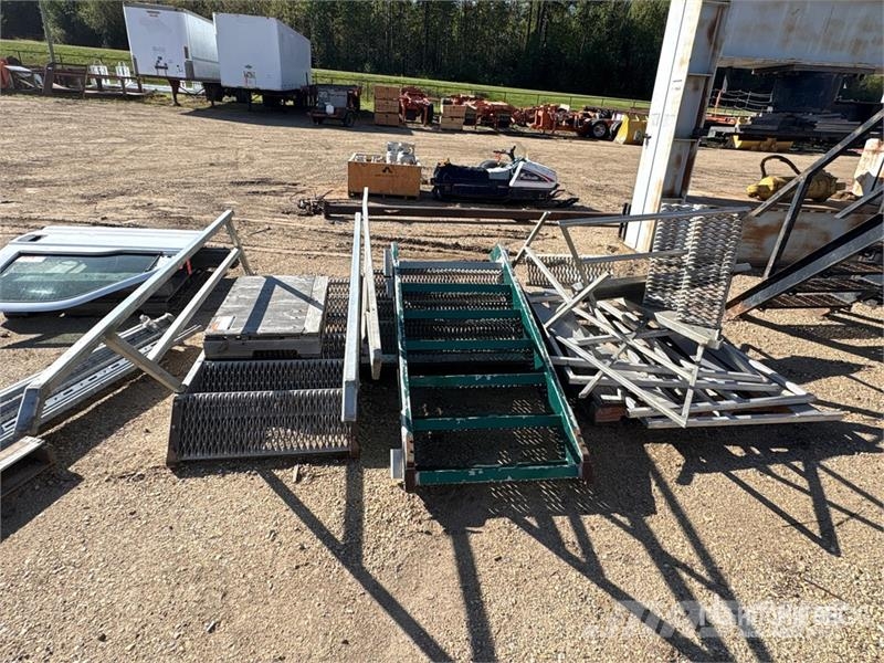 Quantity of Aluminum Access Stairs Drugi deli