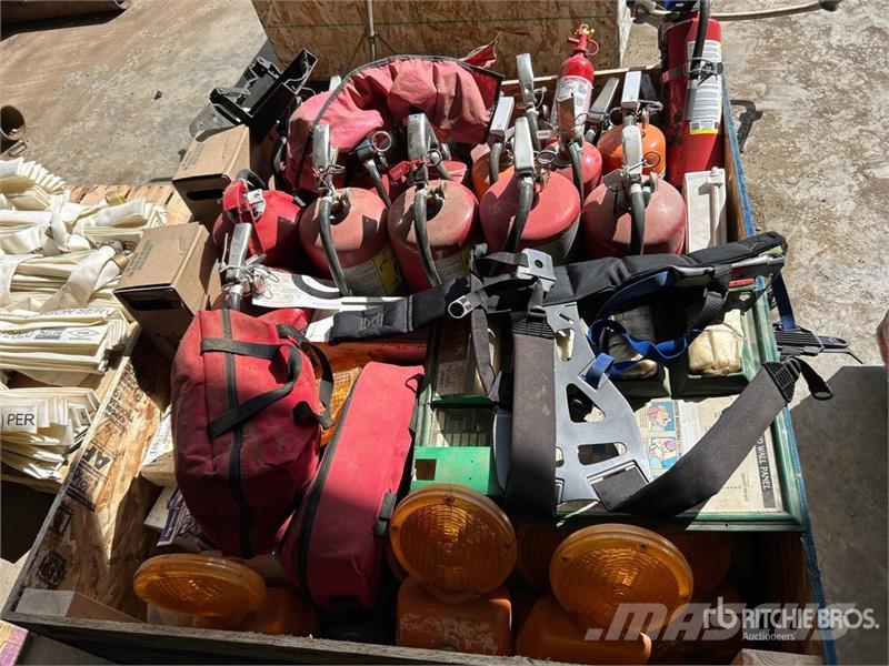  Quantity of Amber Warning Light & Fire Extinguishe Drugi deli