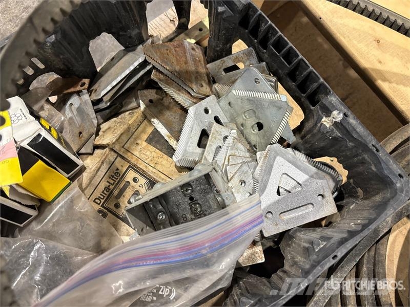 Quantity of Assorted Agricultural Equipment Parts Andre komponenter