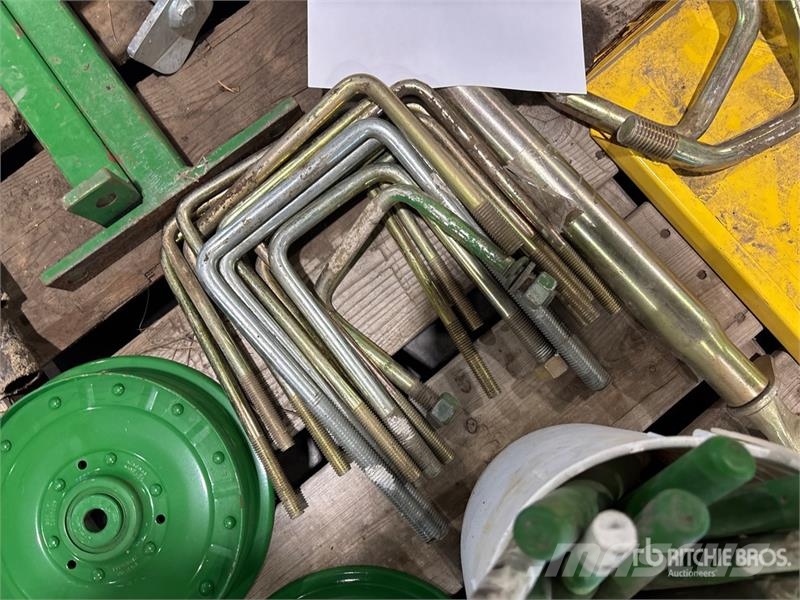 Quantity of Assorted Agricultural Parts Andre komponenter