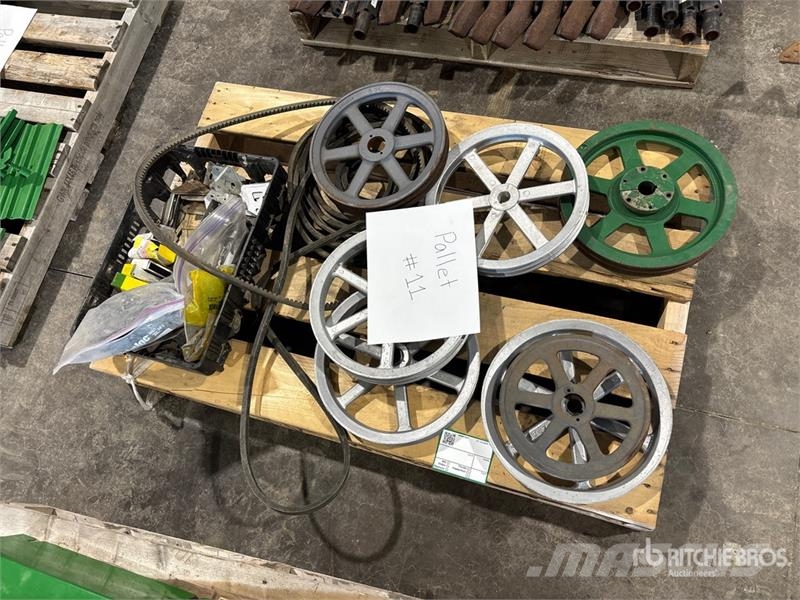 Quantity of Assorted Agricultural Equipment Parts Andre komponenter