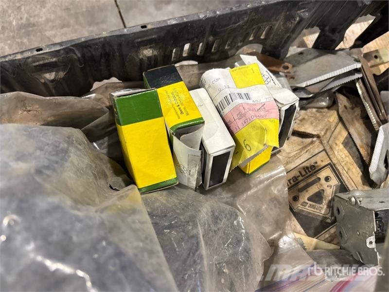 Quantity of Assorted Agricultural Equipment Parts Andre komponenter