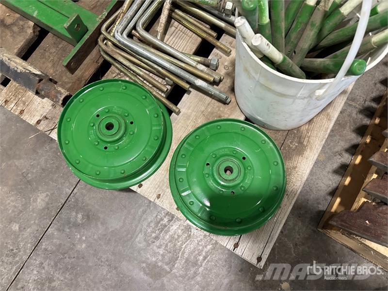 Quantity of Assorted Agricultural Parts Andre komponenter