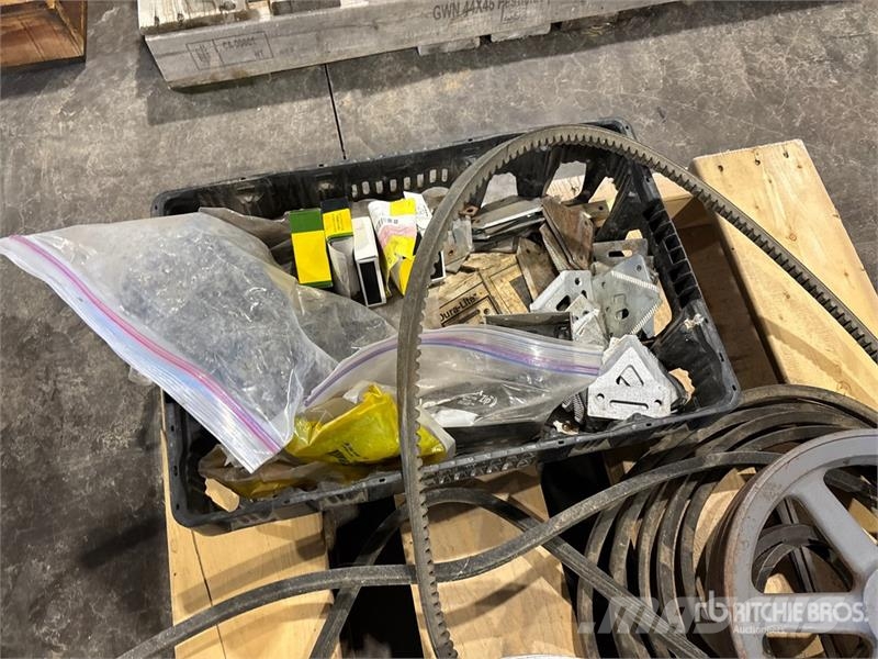 Quantity of Assorted Agricultural Equipment Parts Andre komponenter