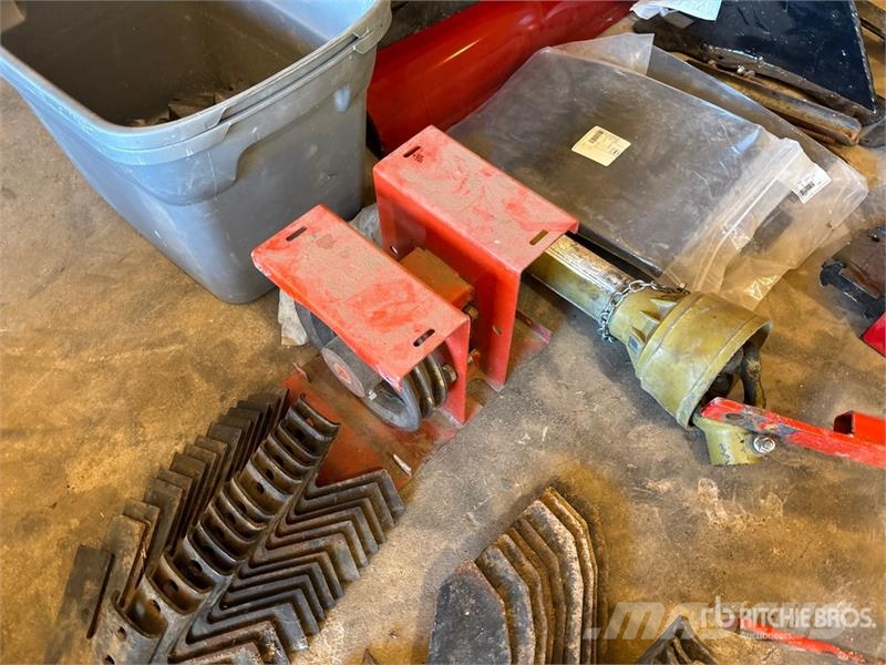 Quantity of Assorted Agricultural Equipment Parts Kiti naudoti statybos komponentai