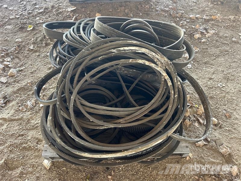 Quantity of Assorted Belts Andre komponenter