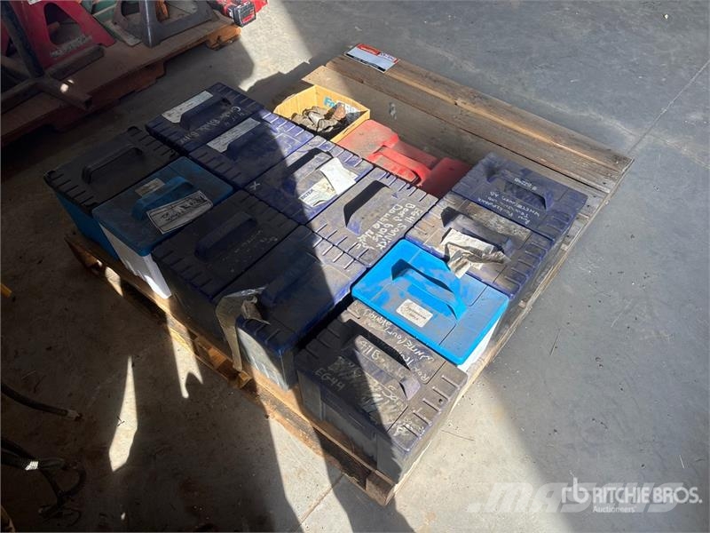 Quantity of Assorted Bolts Drugi deli