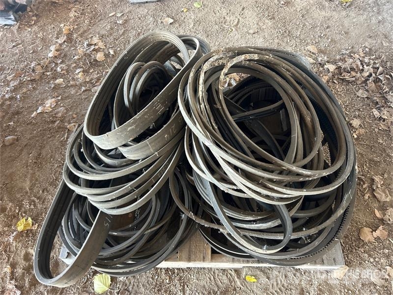 Quantity of Assorted Belts Andre komponenter