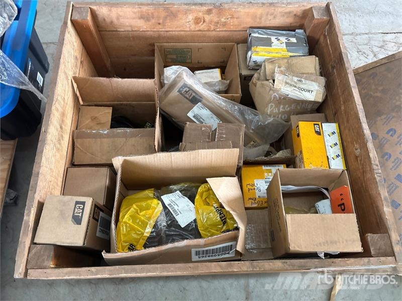  Quantity of Assorted Cat Parts (Unused) Ďalšie komponenty