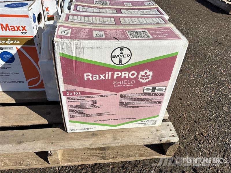 Quantity of Assorted Chemicals Sand- och saltspridare