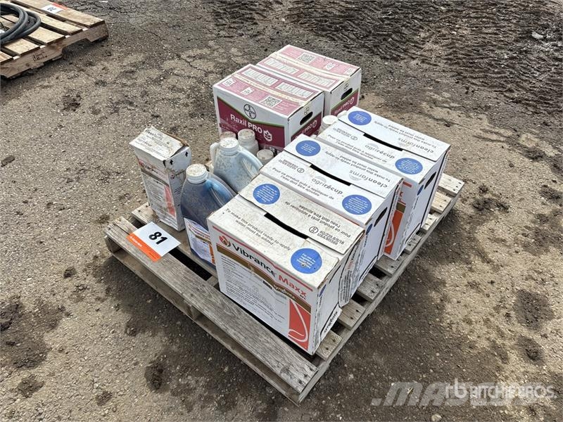 Quantity of Assorted Chemicals Sand- och saltspridare