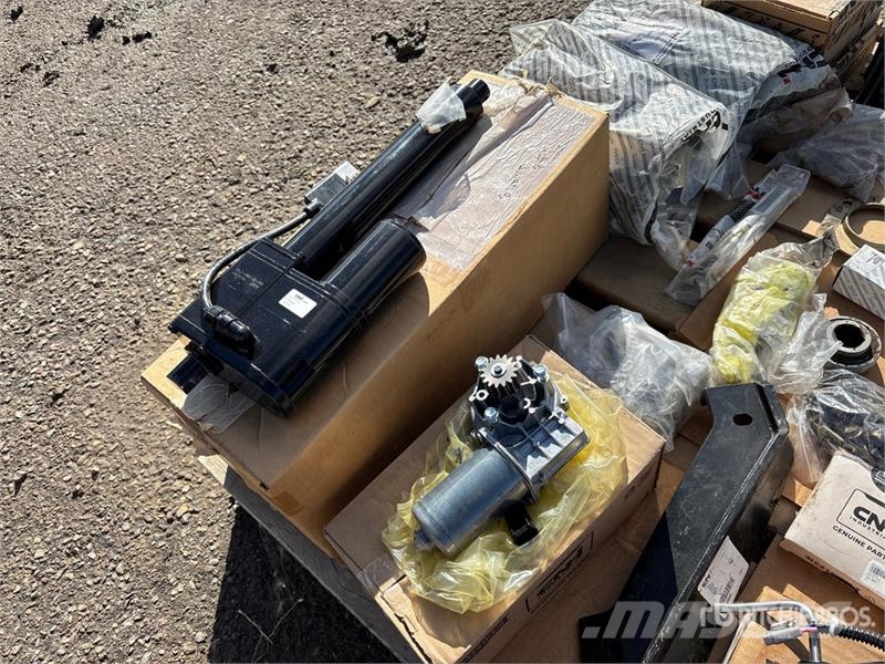  Quantity of Assorted Case IH Combine Parts Egyéb alkatrészek