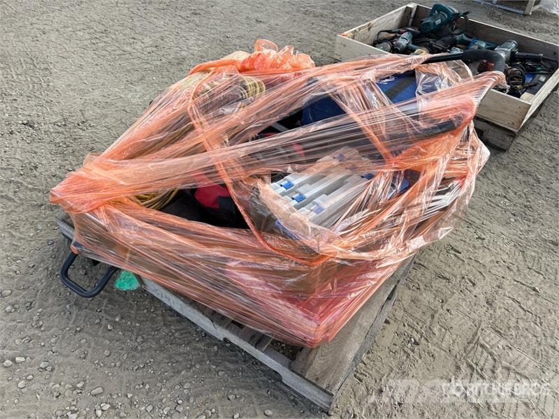  Quantity of Assorted Construction Tools and Suppli مكونات أخرى