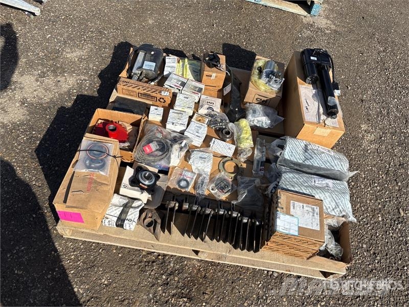  Quantity of Assorted Case IH Combine Parts Egyéb alkatrészek