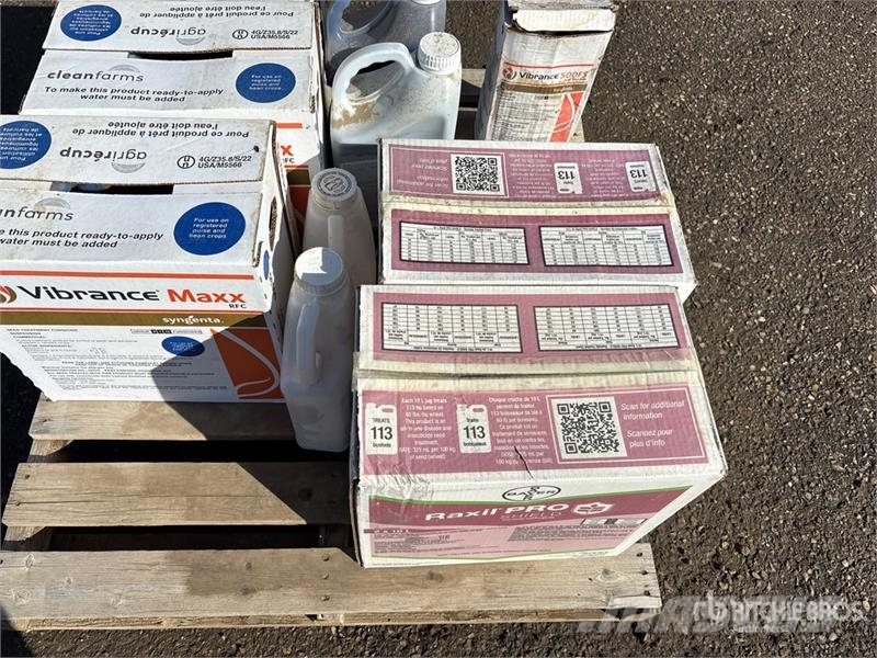 Quantity of Assorted Chemicals Sand- och saltspridare