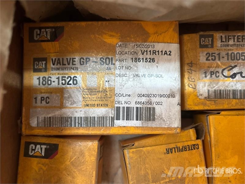  Quantity of Assorted Cat Parts (Unused) Ďalšie komponenty