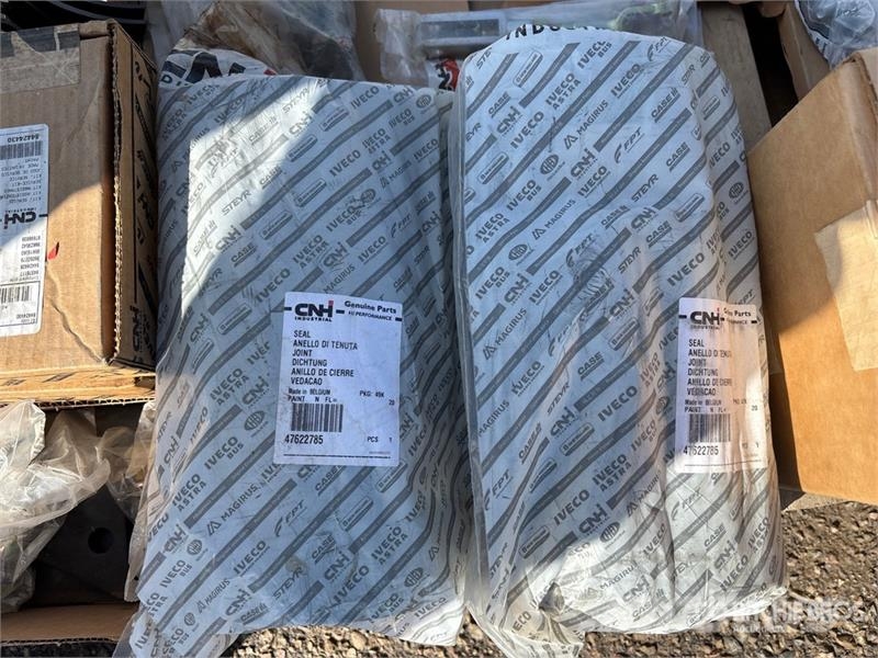  Quantity of Assorted Case IH Combine Parts Egyéb alkatrészek