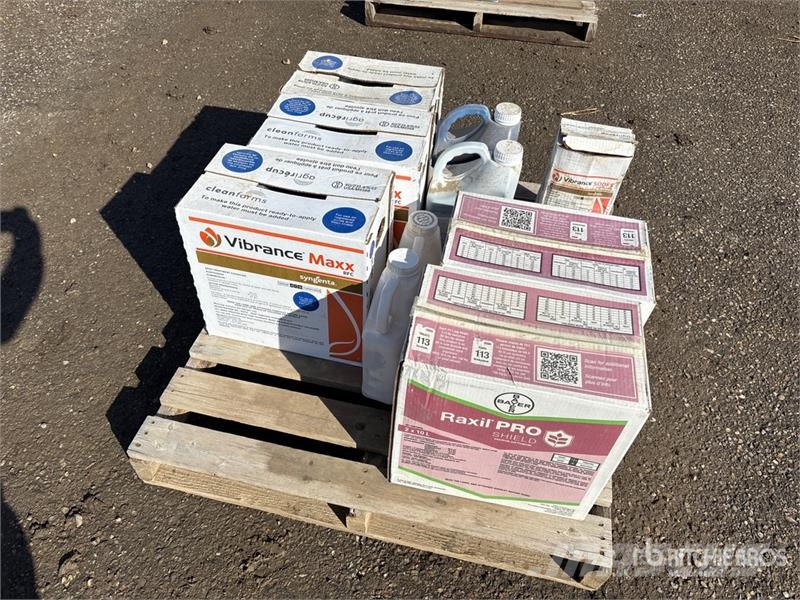 Quantity of Assorted Chemicals Sand- och saltspridare