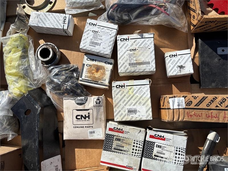 Quantity of Assorted Case IH Combine Parts Egyéb alkatrészek