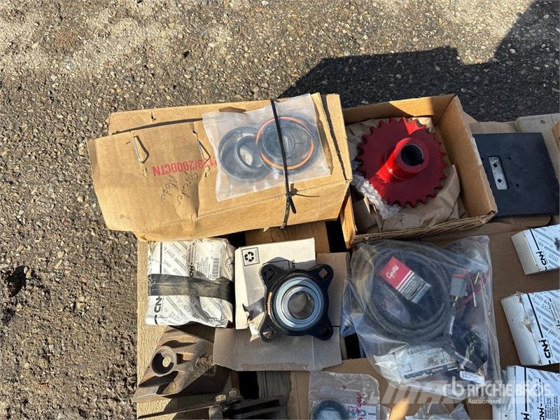  Quantity of Assorted Case IH Combine Parts Egyéb alkatrészek