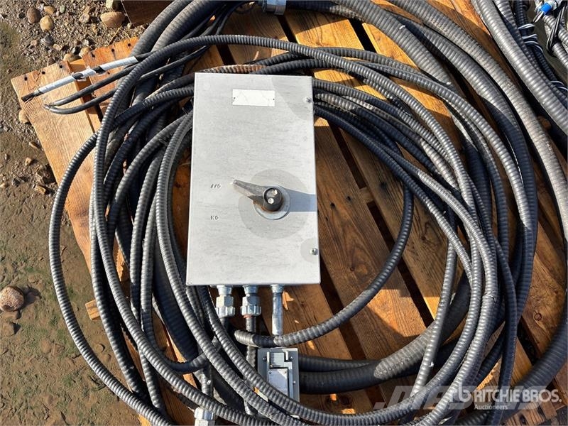 Quantity of Assorted Electrical Parts Egyéb alkatrészek