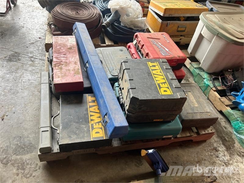  Quantity of Assorted Empty Tool Cases incl. DeWalt Drugi deli