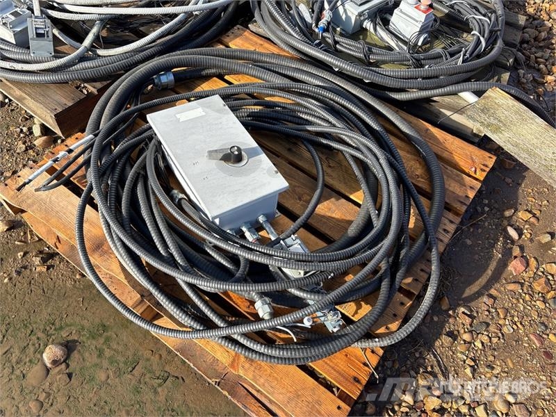 Quantity of Assorted Electrical Parts Egyéb alkatrészek