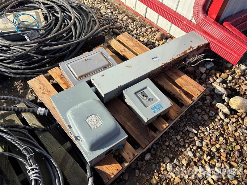 Quantity of Assorted Electrical Parts Egyéb alkatrészek