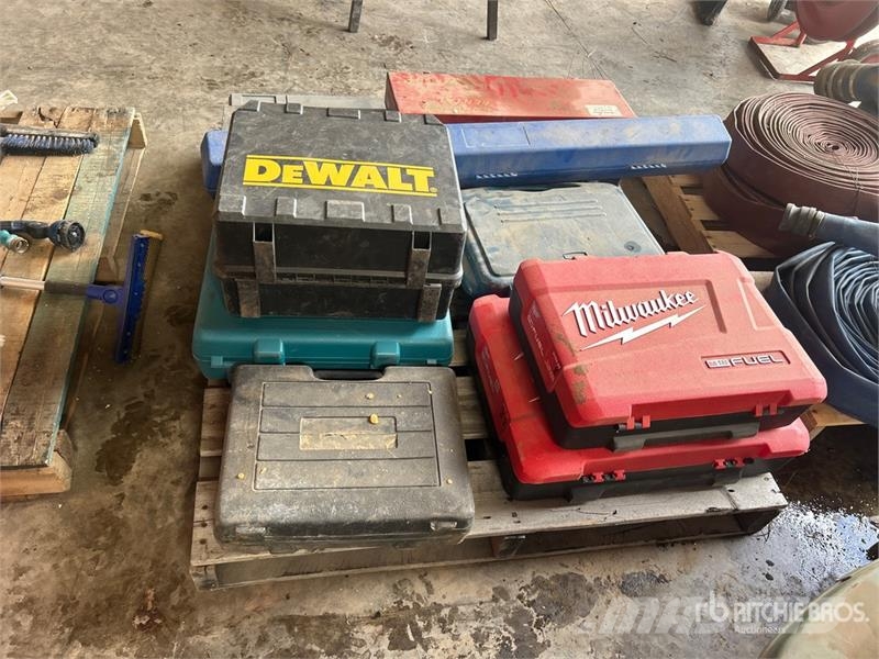  Quantity of Assorted Empty Tool Cases incl. DeWalt Drugi deli