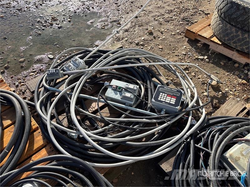 Quantity of Assorted Electrical Parts Egyéb alkatrészek