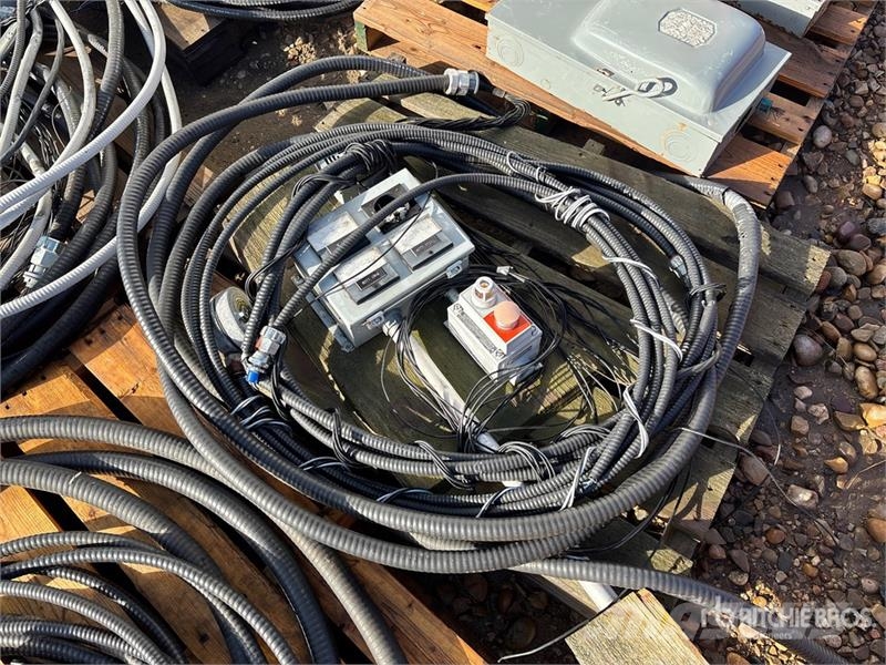 Quantity of Assorted Electrical Parts Egyéb alkatrészek