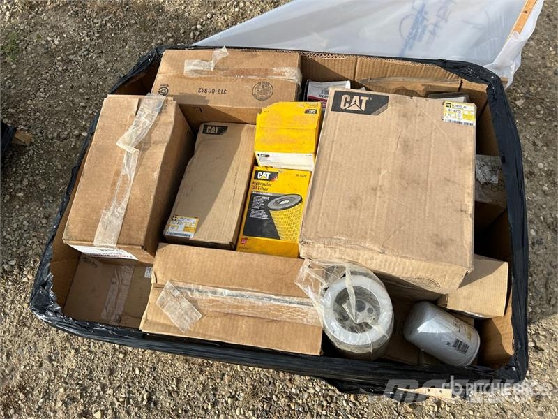 Quantity of Assorted Fuel/Oil Filters - Fits Cat D Ďalšie komponenty