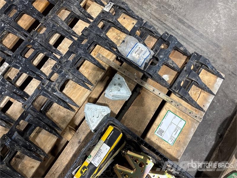 Quantity of Assorted Header Parts Andre komponenter