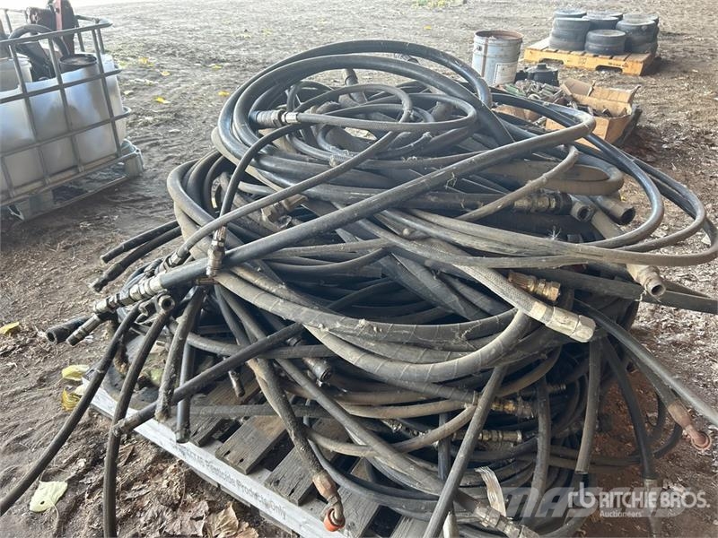 Quantity of Assorted Hydraulic Hoses Andre komponenter
