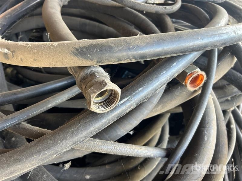 Quantity of Assorted Hydraulic Hoses Andre komponenter