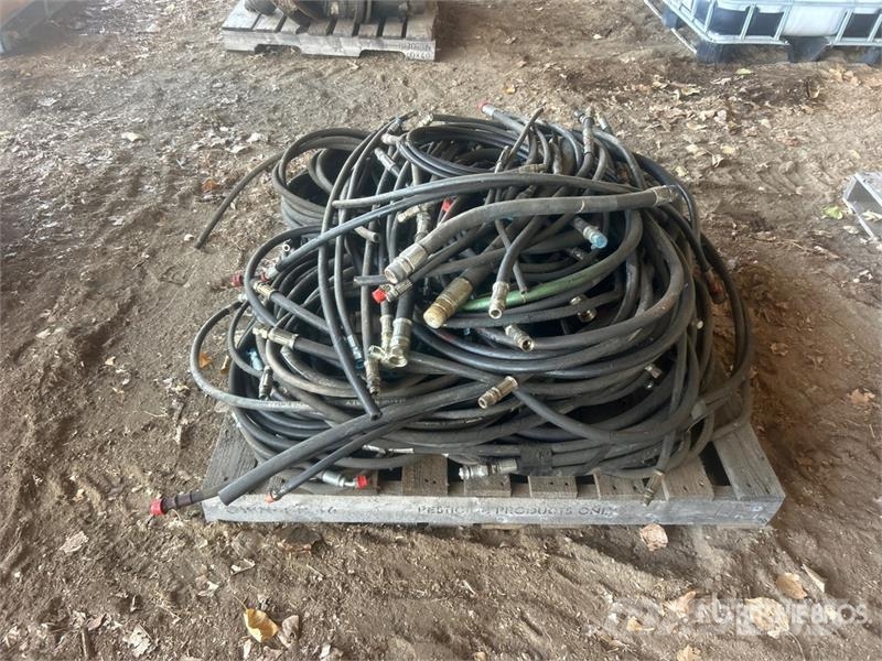 Quantity of Assorted Hydraulic Hoses Andre komponenter