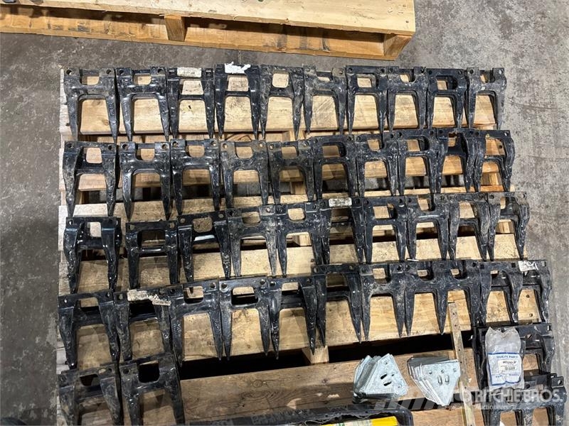Quantity of Assorted Header Parts Andre komponenter